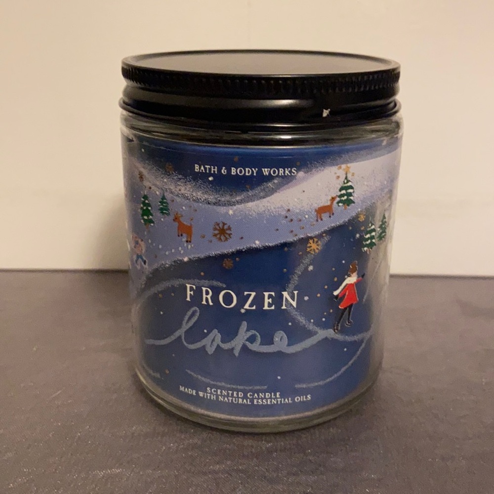 BATH AND BODY: Singe Wick Candle: Frozen lake